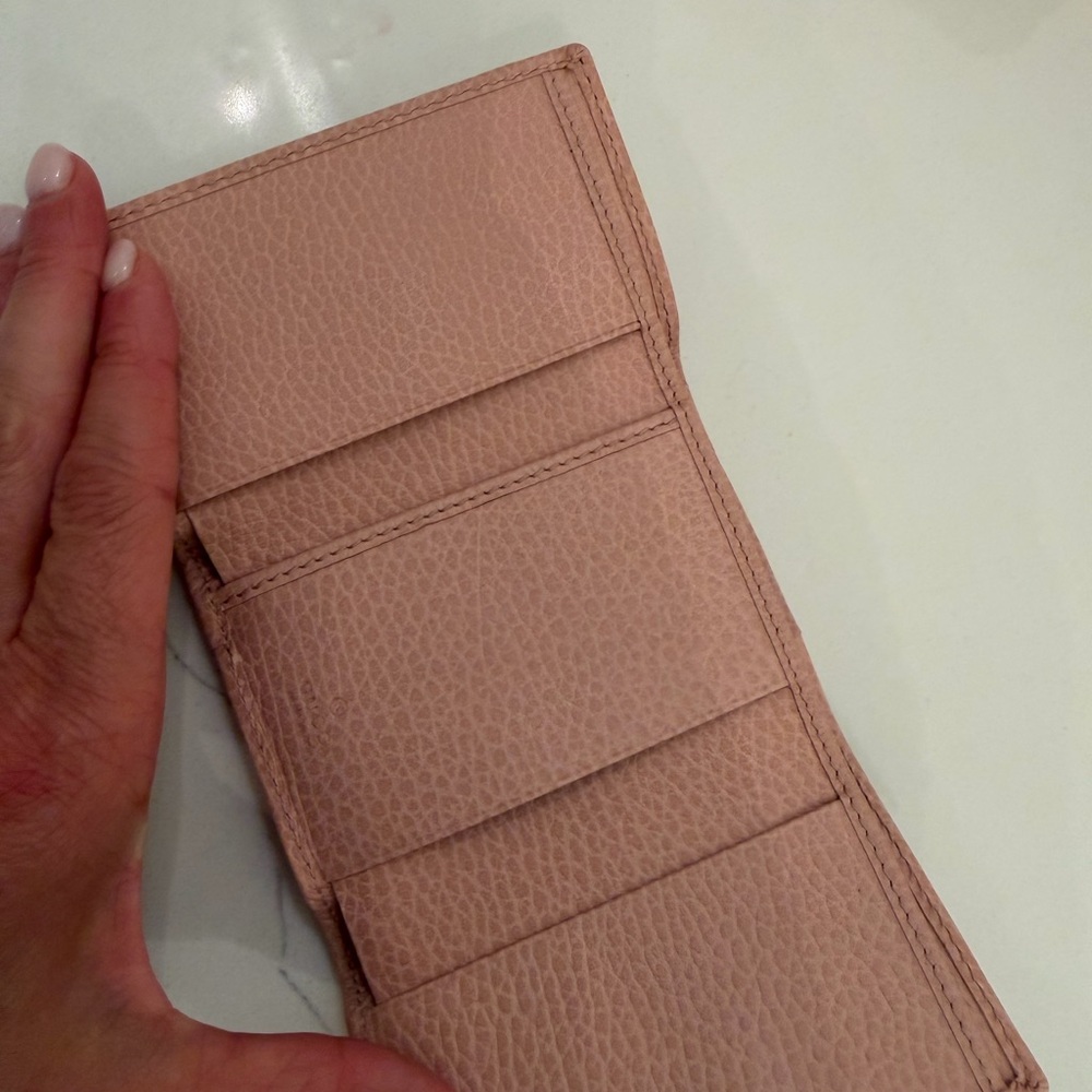 Gucci Blush Pink Leather Wallet with Gold Logo - Picture 5 of 6